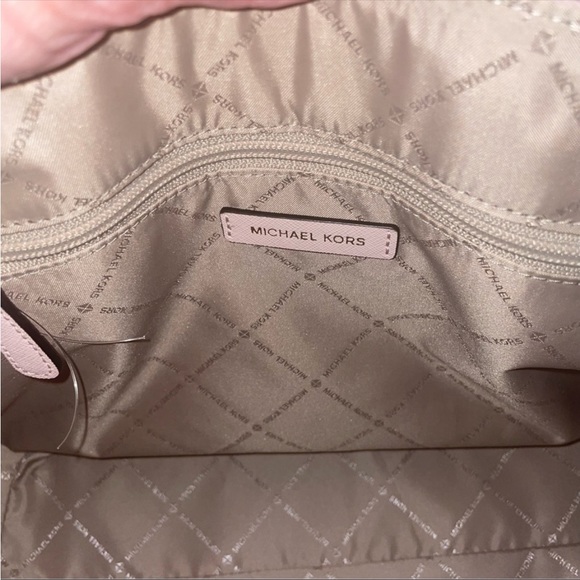 Michael Kors Satchel Crossbody Medium Soft Pink Like New! - Picture 10 of 16